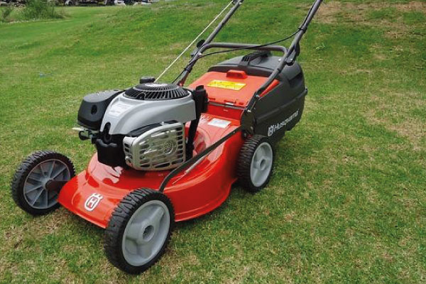 Lawn mower & lawn mowing